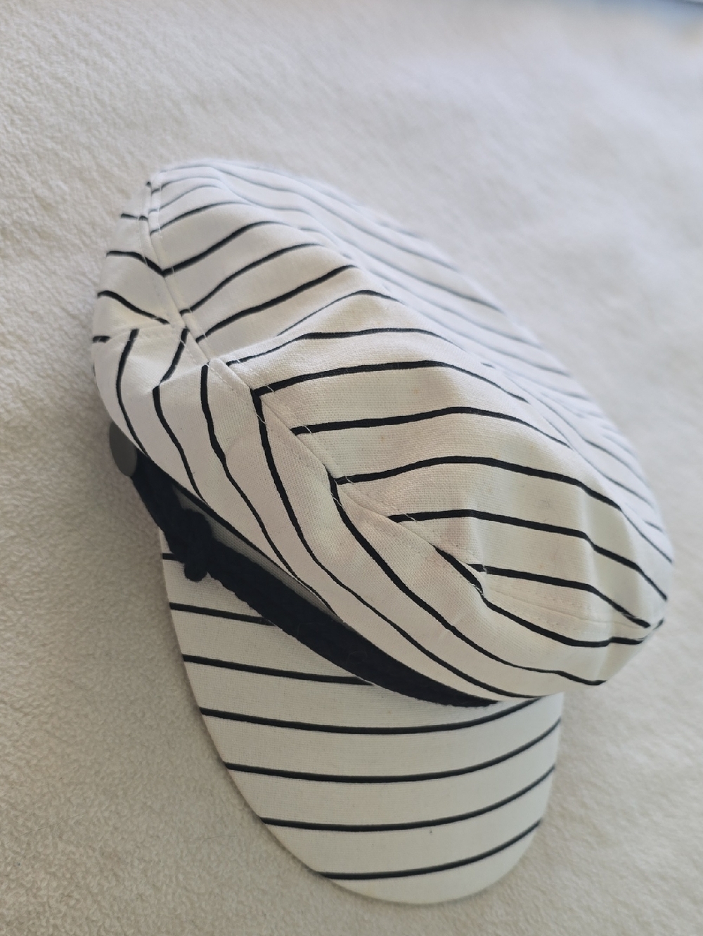 Roxy White Hat with Black Tag Detail S/M